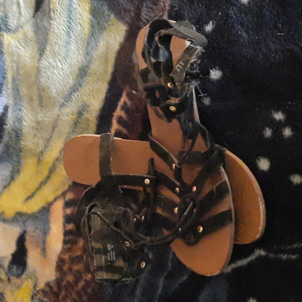 Shoes. - Picture 3 of 3